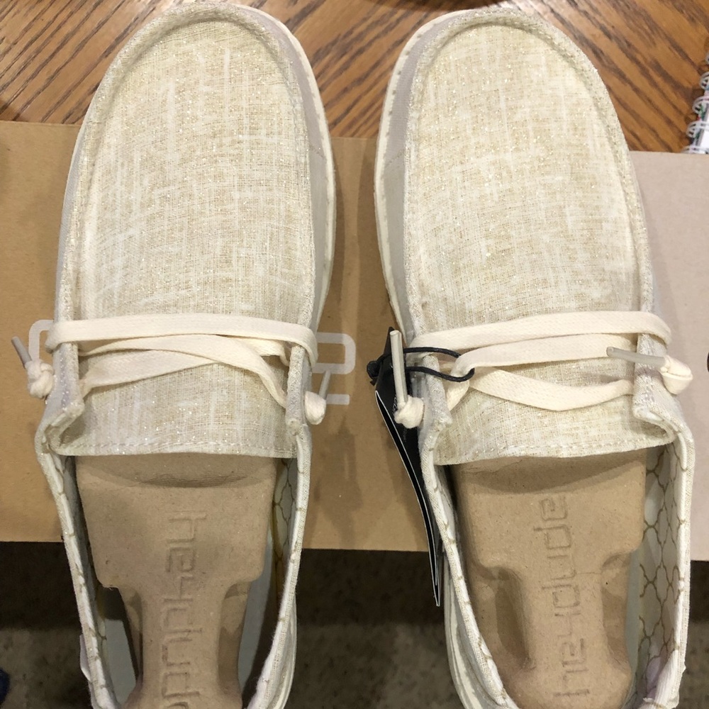 Hey Dude size 7